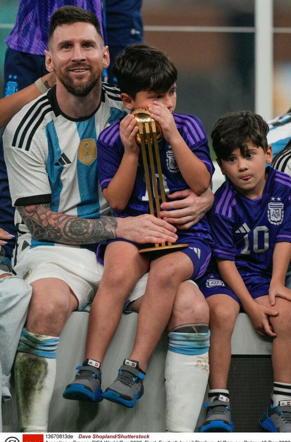 Moment emoționant pe teren. Reacția soției lui Messi după ce Argentina a luat trofeul Cupei Mondiale | FOTO - Imaginea 6