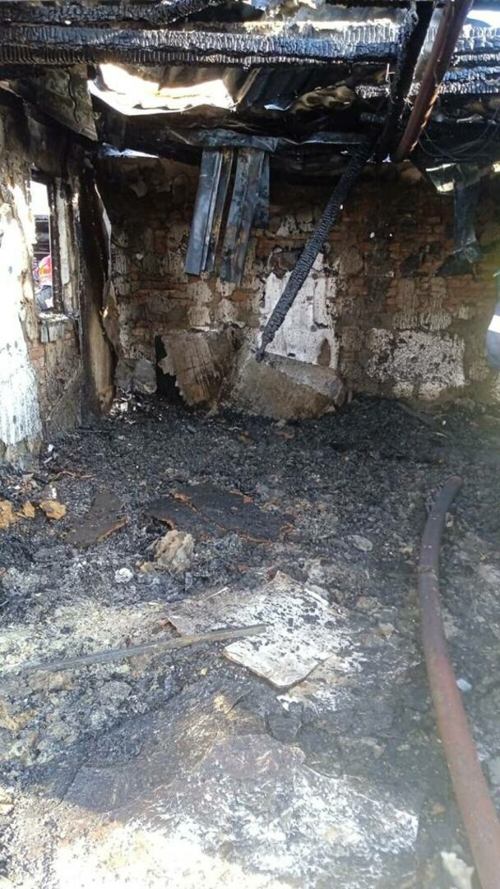 Incendiu la biserica din Puchenii Moșneni. Pompierii au fost mobilizați la fața locului - Imaginea 1