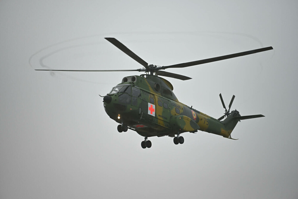 Surpriză la Baza 90 Otopeni. Cine a coborât dintr-un elicopter. FOTO - Imaginea 4