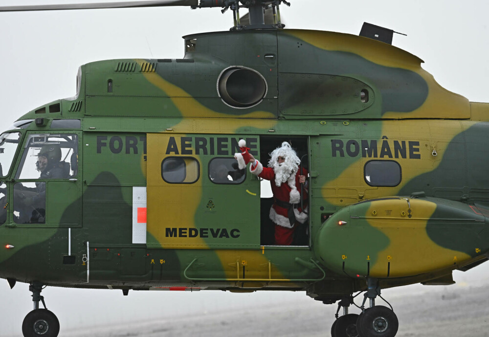 Surpriză la Baza 90 Otopeni. Cine a coborât dintr-un elicopter. FOTO - Imaginea 6