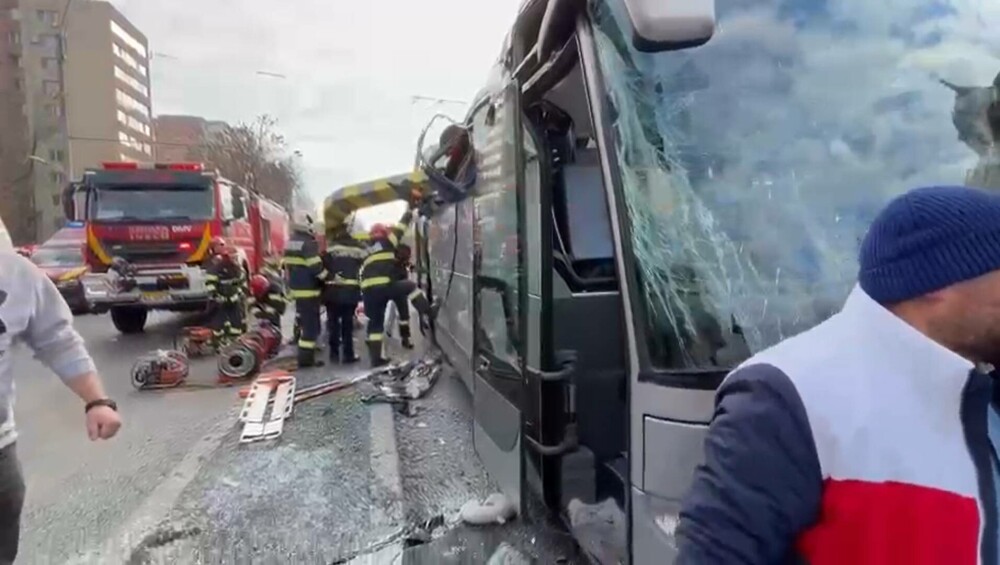Pasagerii autocarului distrus la Pasajul Unirii vor da în judecată autorităţile din Bucureşti şi agenţiile de turism - Imaginea 8