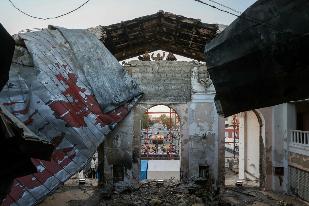 „Dansează pe oasele morților”. Teatrul din Mariupol, redeschis de Rusia în locul masacrului - Imaginea 3