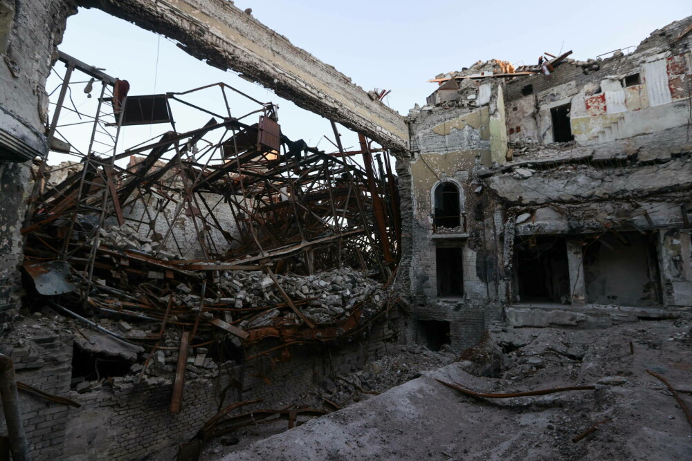 „Dansează pe oasele morților”. Teatrul din Mariupol, redeschis de Rusia în locul masacrului - Imaginea 4