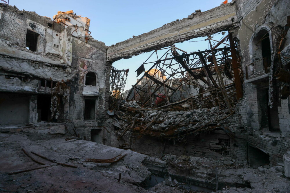 „Dansează pe oasele morților”. Teatrul din Mariupol, redeschis de Rusia în locul masacrului - Imaginea 5