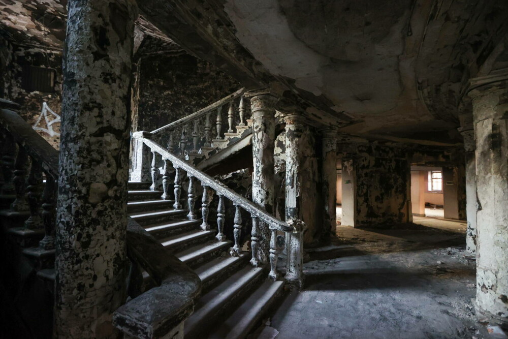 „Dansează pe oasele morților”. Teatrul din Mariupol, redeschis de Rusia în locul masacrului - Imaginea 8