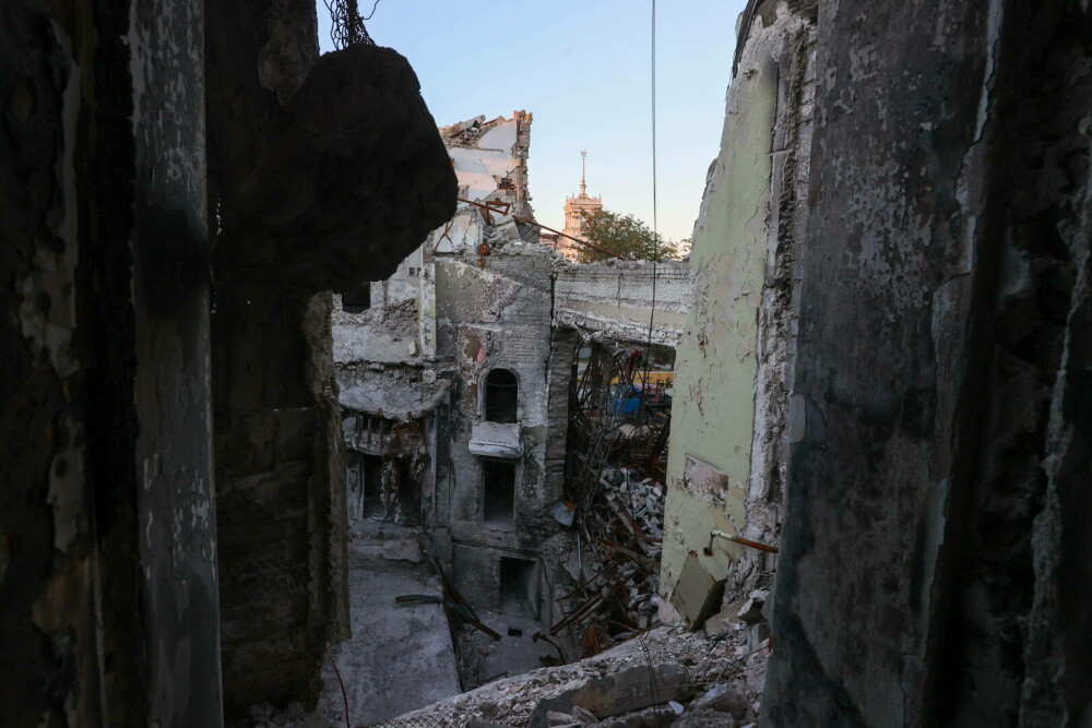 „Dansează pe oasele morților”. Teatrul din Mariupol, redeschis de Rusia în locul masacrului - Imaginea 10