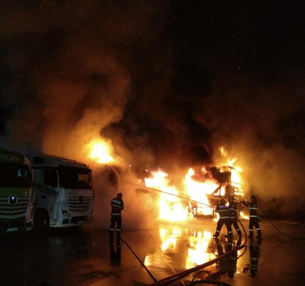 Incendiu de proporții într-un parc auto al unei societăți comerciale din Oradea. Paznicul a suferit un atac de panică - Imaginea 3