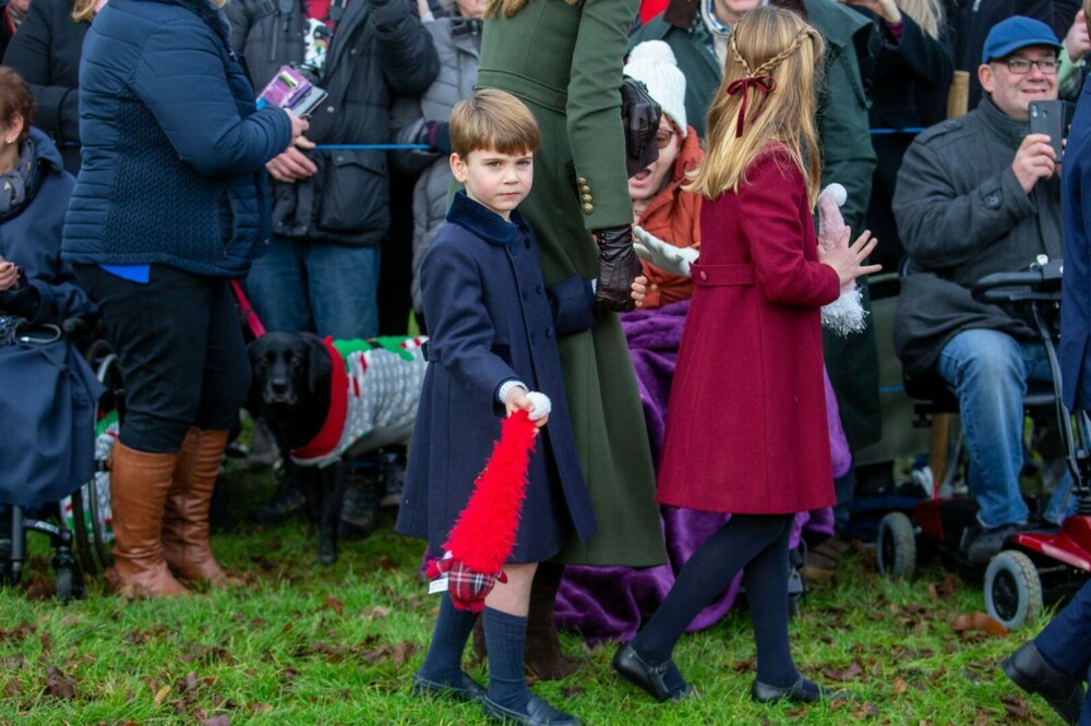 Prințul Louis, cel mai tânăr membru al familiei regale britanice a participat pentru prima dată la slujba de Crăciun | FOTO - Imaginea 5