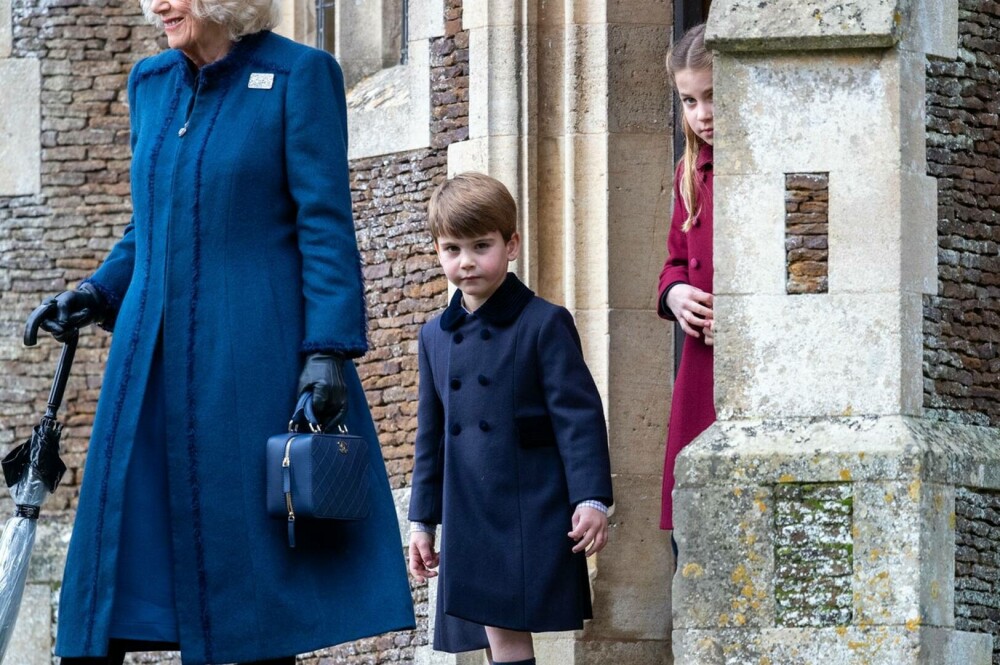 Prințul Louis, cel mai tânăr membru al familiei regale britanice a participat pentru prima dată la slujba de Crăciun | FOTO - Imaginea 10