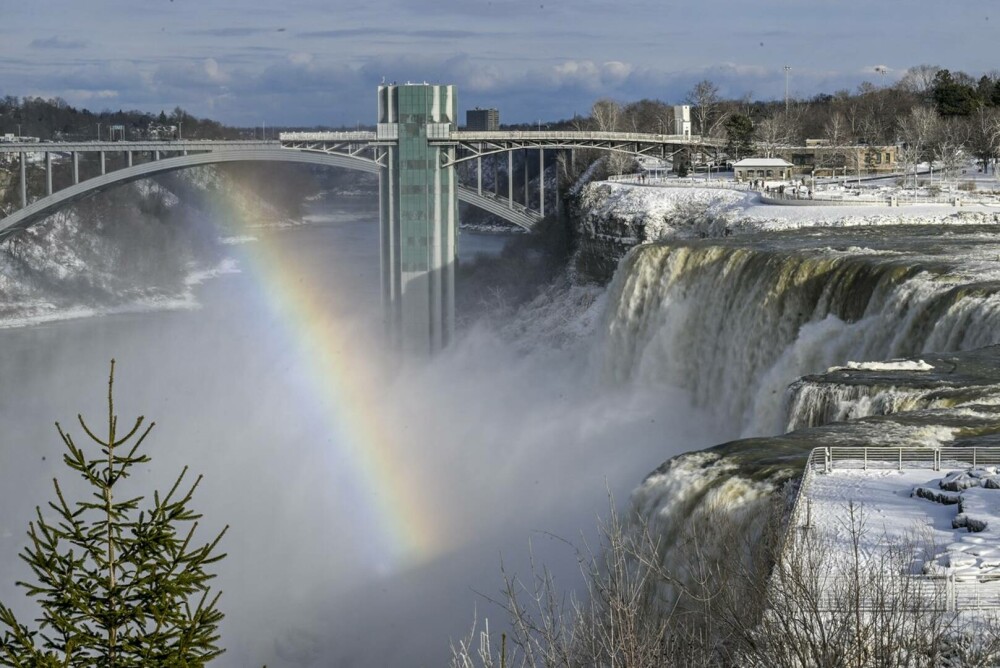 Imagini spectaculoase din SUA. Cascada Niagara a înghețat | GALERIE FOTO - Imaginea 3