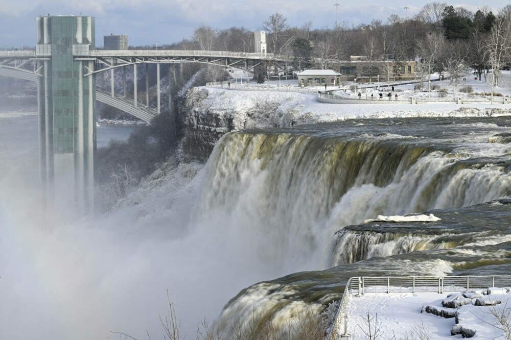 Imagini spectaculoase din SUA. Cascada Niagara a înghețat | GALERIE FOTO - Imaginea 6