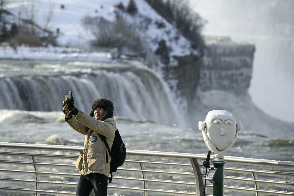 Imagini spectaculoase din SUA. Cascada Niagara a înghețat | GALERIE FOTO - Imaginea 8