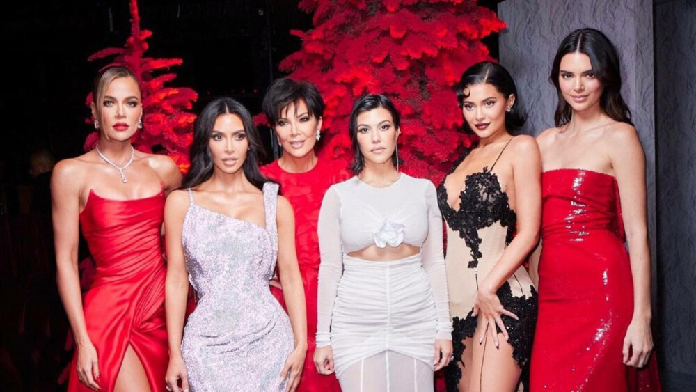 Imaginile de la petrecerea de Crăciun a familiei Kardashian au stârnit isterie pe rețelele sociale. Cum au apărut vedele FOTO - Imaginea 1