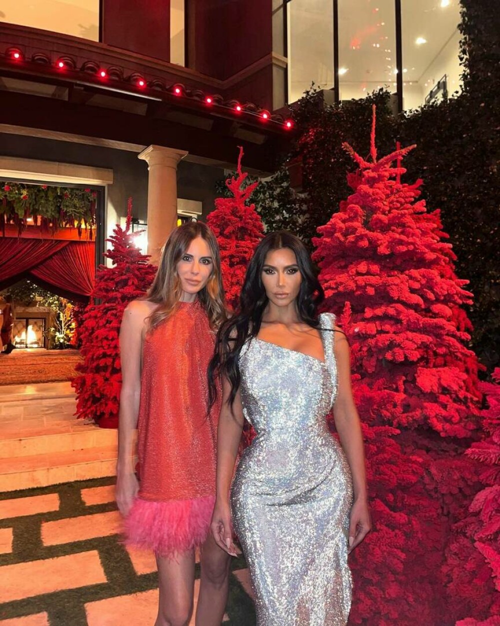 Imaginile de la petrecerea de Crăciun a familiei Kardashian au stârnit isterie pe rețelele sociale. Cum au apărut vedele FOTO - Imaginea 5