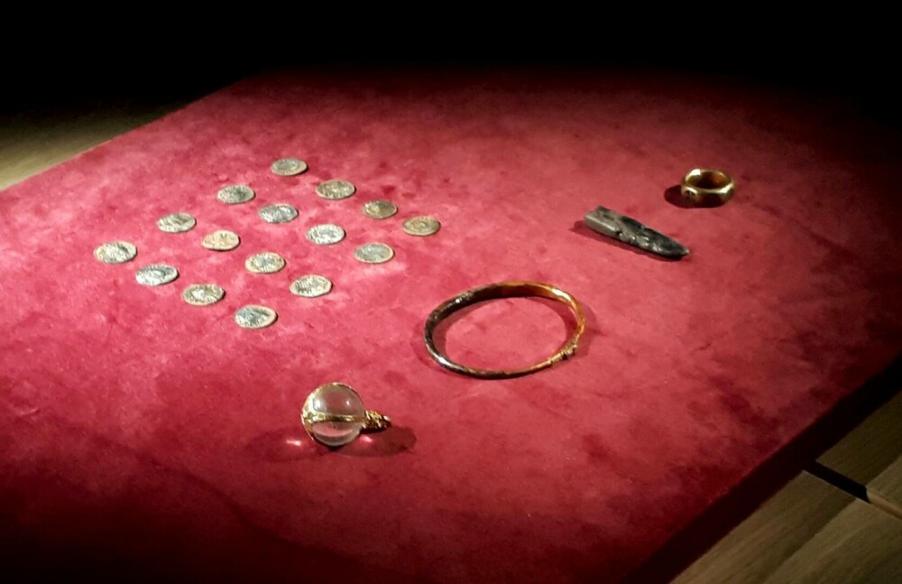 Doi bărbați au găsit o comoară a vikingilor cu detectorul de metale și au păstrat-o. Ce s-a întâmplat după ce s-a aflat - Imaginea 2