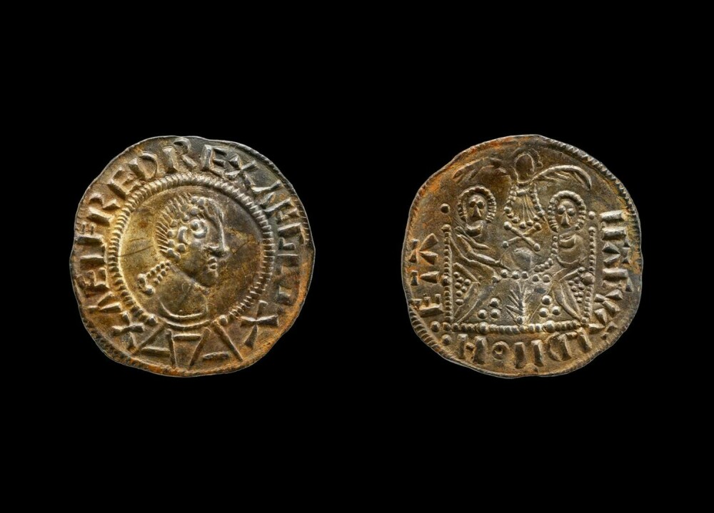 Doi bărbați au găsit o comoară a vikingilor cu detectorul de metale și au păstrat-o. Ce s-a întâmplat după ce s-a aflat - Imaginea 10