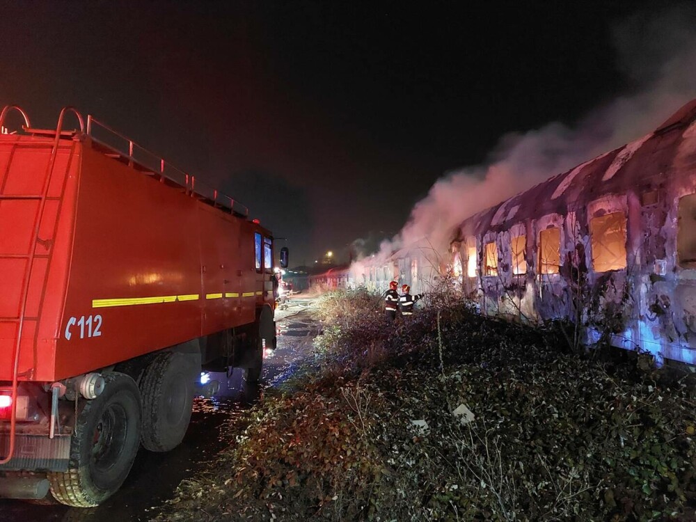 Incendiu puternic pe Calea Giulești. Cinci vagoane de tren au fost distruse de flăcări - Imaginea 3