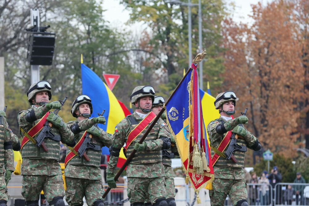 Parada militară de 1 Decembrie, în marile orașe. Tadiționala ceremonie, surprinsă în imagini | GALERIE FOTO - Imaginea 8