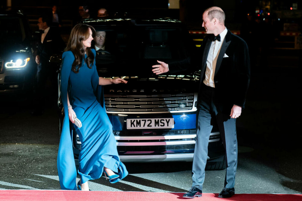 William și Kate au strălucit la Royal Variety Performance 2023. Prințesa de Wales a șocat cu rochia ei albastră | FOTO - Imaginea 14