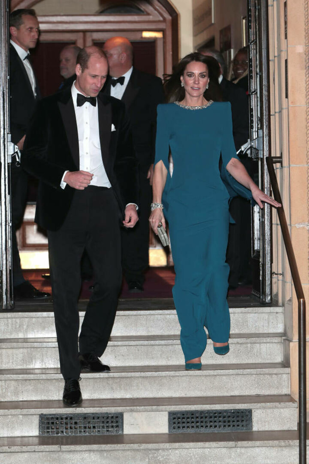 William și Kate au strălucit la Royal Variety Performance 2023. Prințesa de Wales a șocat cu rochia ei albastră | FOTO - Imaginea 43