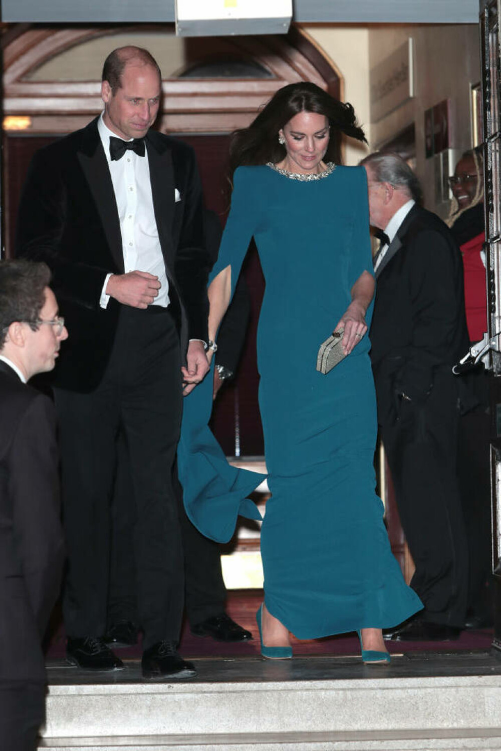 William și Kate au strălucit la Royal Variety Performance 2023. Prințesa de Wales a șocat cu rochia ei albastră | FOTO - Imaginea 45