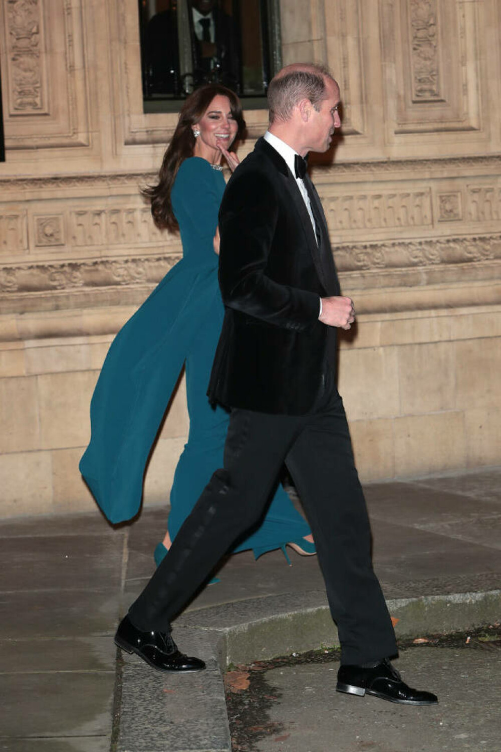 William și Kate au strălucit la Royal Variety Performance 2023. Prințesa de Wales a șocat cu rochia ei albastră | FOTO - Imaginea 47