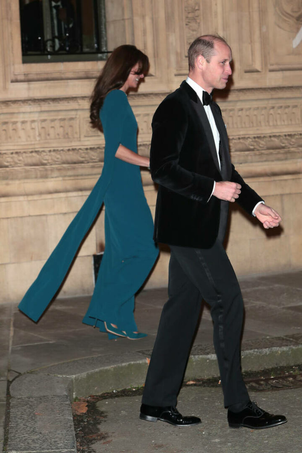 William și Kate au strălucit la Royal Variety Performance 2023. Prințesa de Wales a șocat cu rochia ei albastră | FOTO - Imaginea 48