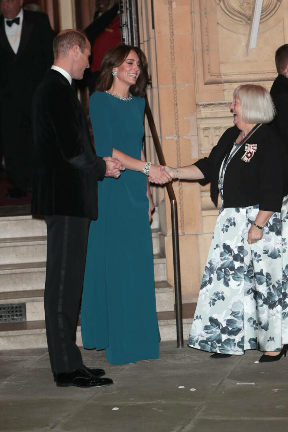 William și Kate au strălucit la Royal Variety Performance 2023. Prințesa de Wales a șocat cu rochia ei albastră | FOTO - Imaginea 49