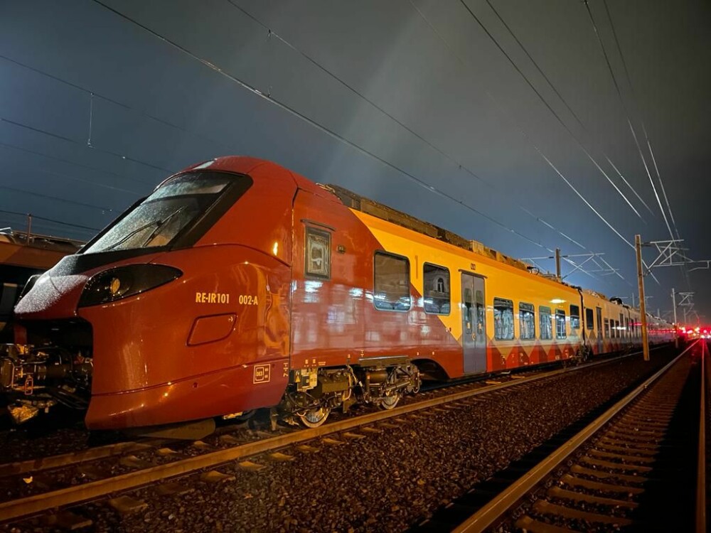 Alstom Coradia Stream, primul tren nou cumpărat de statul român în ultimii 20 de ani, a ajuns în țară. Cum arată | FOTO - Imaginea 1