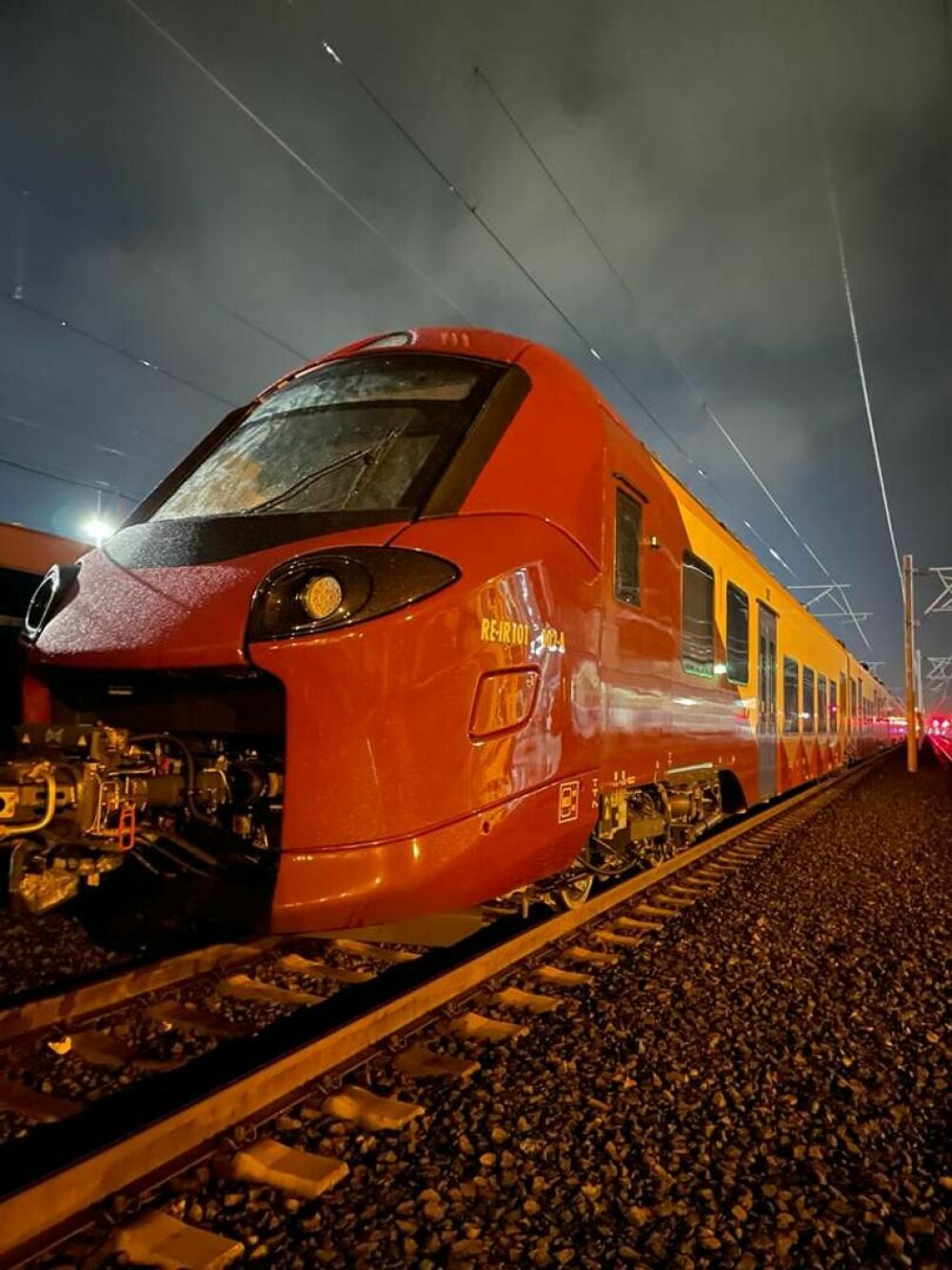 „Un moment istoric”. Primul tren electric cumpărat de România a ajuns în Gara de Nord | VIDEO - Imaginea 2
