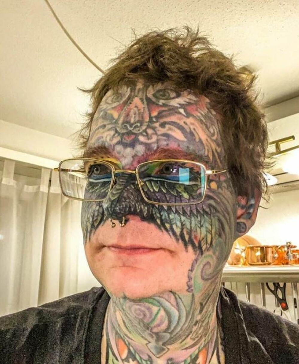 Bărbatul tatuat pe 90% din corp care a cheltuit 30.000 de euro pe modificări corporale. „Oamenii îmi cer să fac poze cu ei” - Imaginea 3