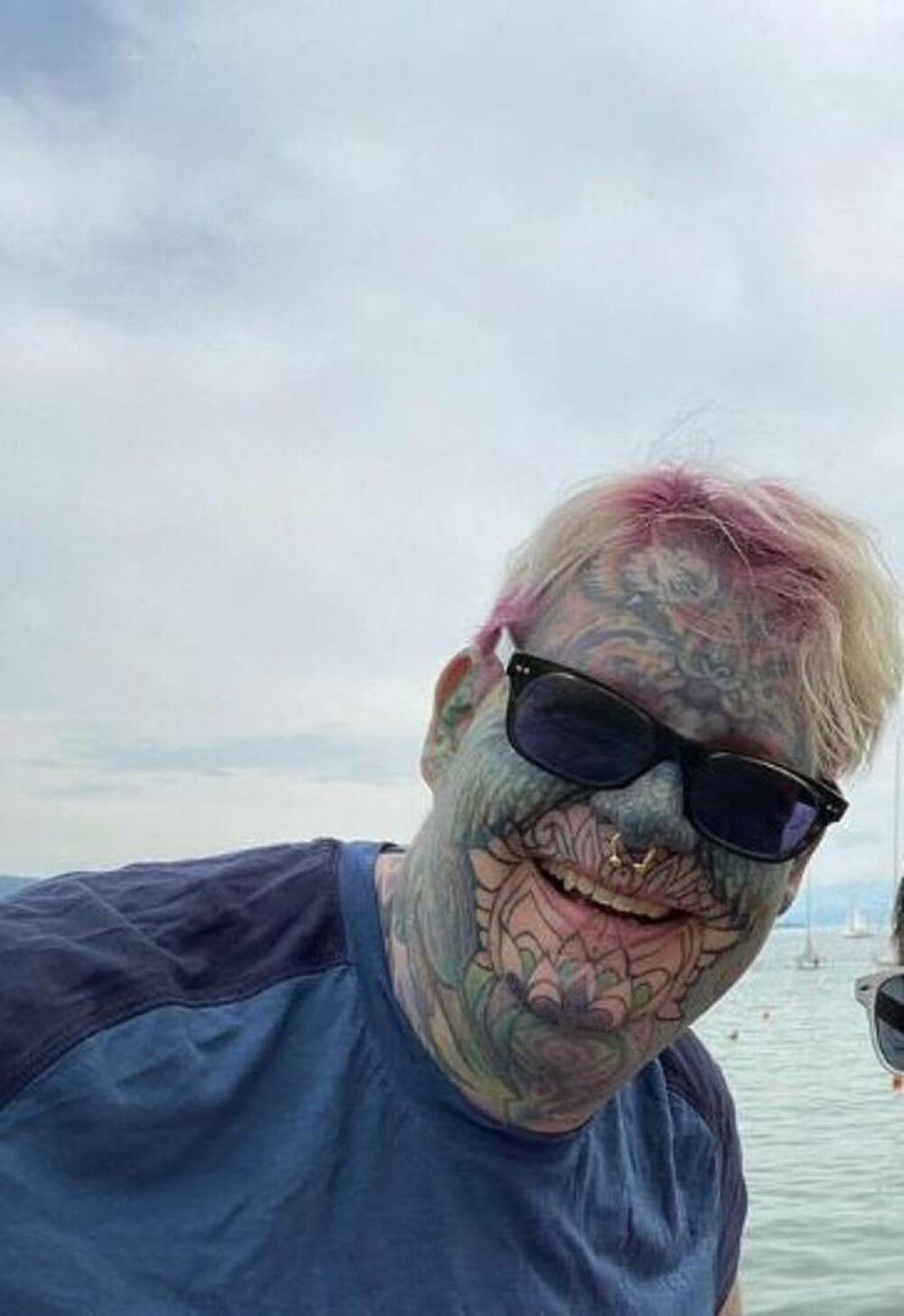 Bărbatul tatuat pe 90% din corp care a cheltuit 30.000 de euro pe modificări corporale. „Oamenii îmi cer să fac poze cu ei” - Imaginea 11