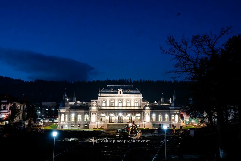 Cum arată Palatul Dornelor, fostul cazinou din Vatra Dornei. Este cea mai frumoasă clădire din Bucovina GALERIE FOTO - Imaginea 3