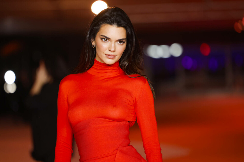 Kendall Jenner, apariție îndrăzneață la Gala Academy Museum 2023. Ce ținută a purtat pe covorul roșu | GALERIE FOTO - Imaginea 1