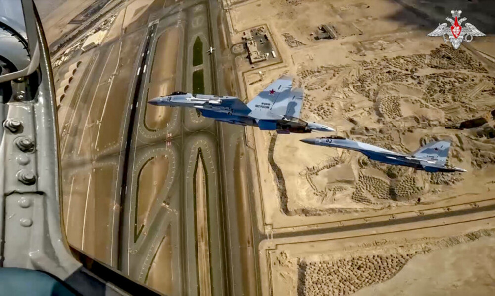 Putin a zburat la Abu Dhabi escortat de avioane de război. Arabii i-au desenat pe cer steagul Rusiei FOTO & VIDEO - Imaginea 1