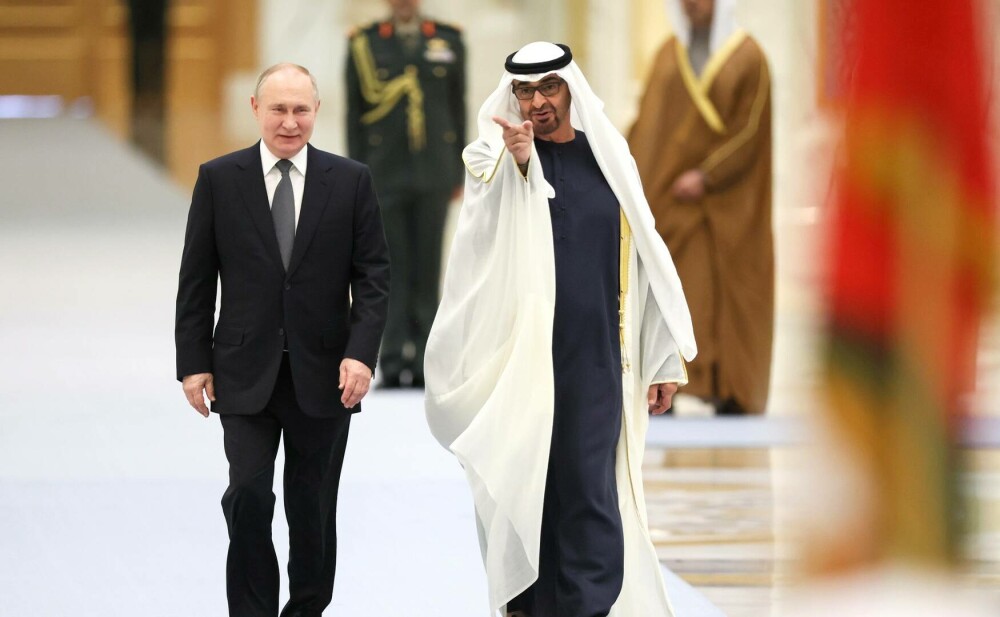 Putin a zburat la Abu Dhabi escortat de avioane de război. Arabii i-au desenat pe cer steagul Rusiei FOTO & VIDEO - Imaginea 9