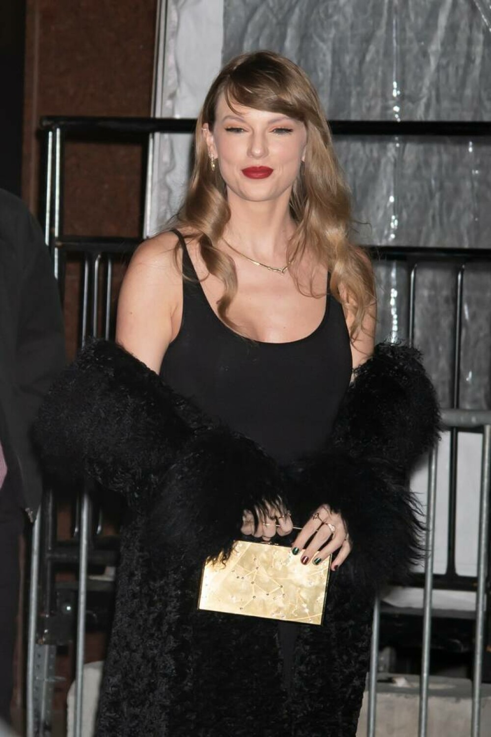 Taylor Swift, apariție elegantă la premiera celui mai recent film al Emmei Stone. Ce ținută a purtat pe covorul roșu | FOTO - Imaginea 7