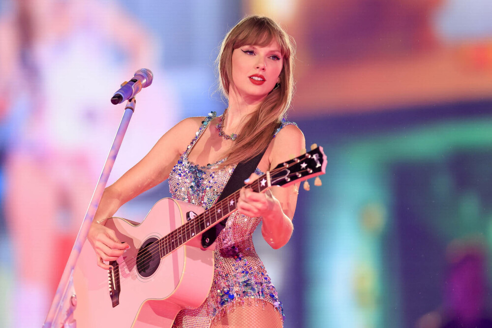 Taylor Swift, apariție elegantă la premiera celui mai recent film al Emmei Stone. Ce ținută a purtat pe covorul roșu | FOTO - Imaginea 10