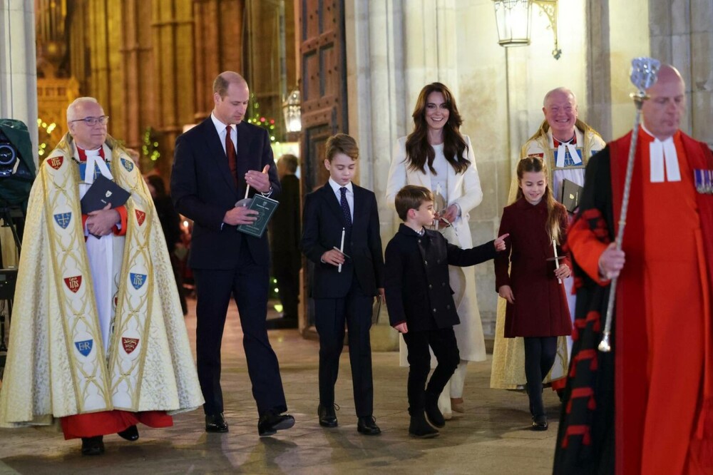 Gestul cu care Prințul Louis a atras toate privirile la concertul anual de colinde al lui Kate Middleton. GALERIE FOTO - Imaginea 1