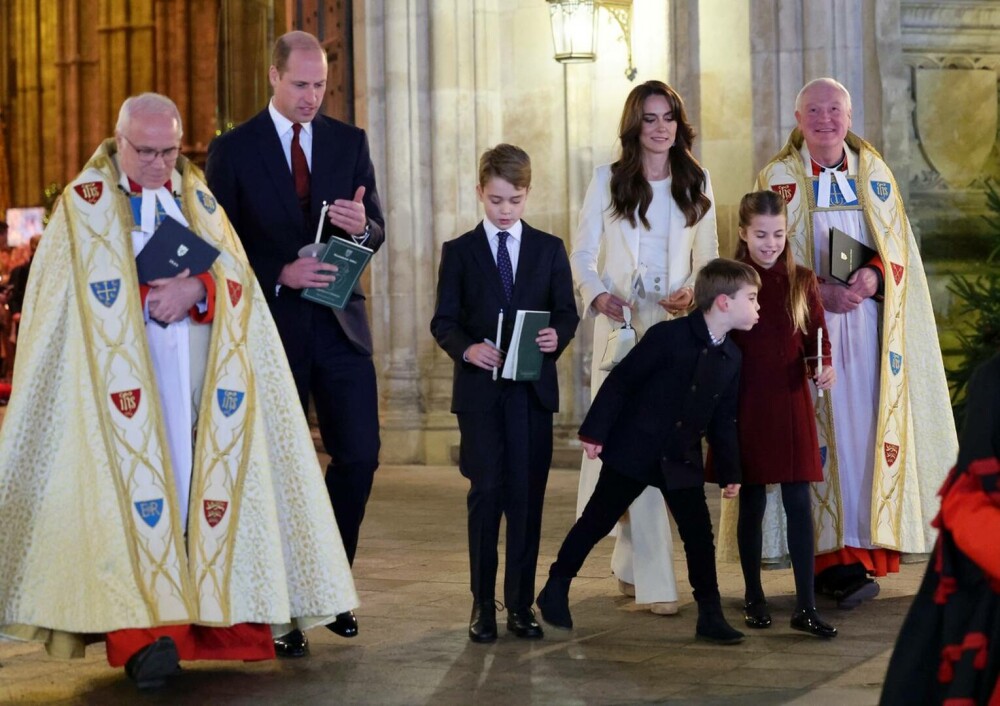 Gestul cu care Prințul Louis a atras toate privirile la concertul anual de colinde al lui Kate Middleton. GALERIE FOTO - Imaginea 8