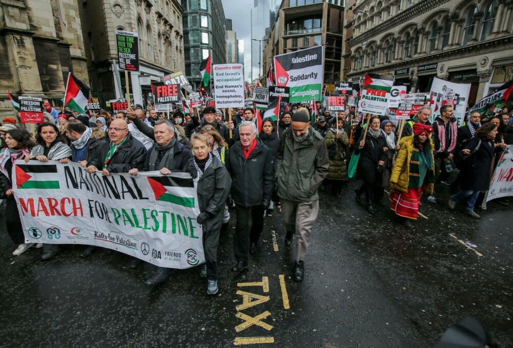 Proteste la Londra. Mii de persoane au manifestat în sprijinul palestinienilor. GALERIE FOTO - Imaginea 5