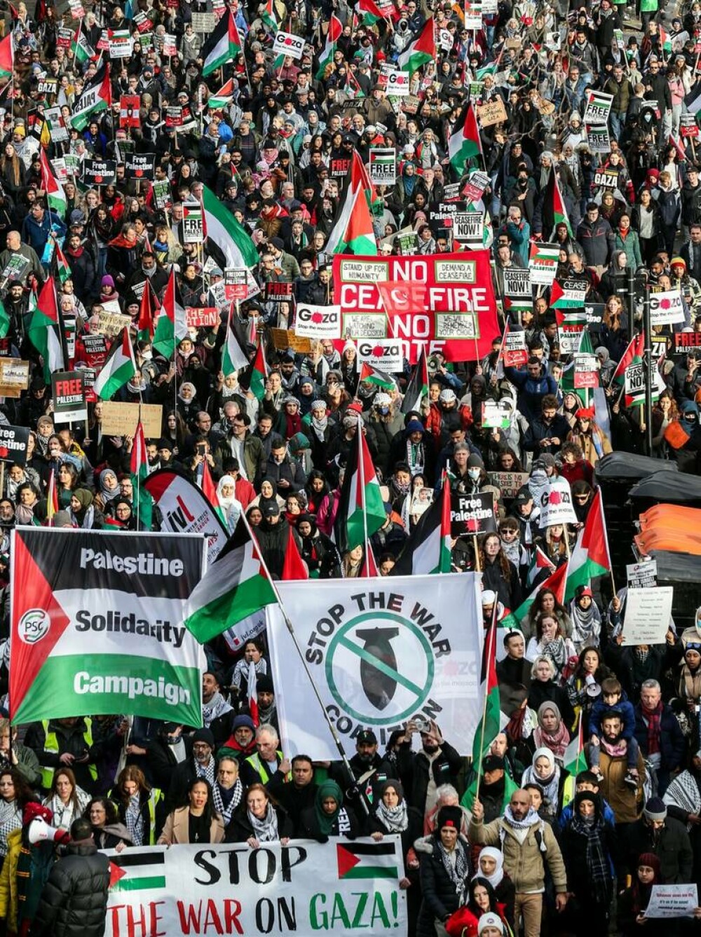 Proteste la Londra. Mii de persoane au manifestat în sprijinul palestinienilor. GALERIE FOTO - Imaginea 6