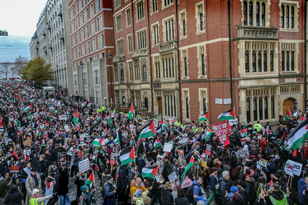 Proteste la Londra. Mii de persoane au manifestat în sprijinul palestinienilor. GALERIE FOTO - Imaginea 3