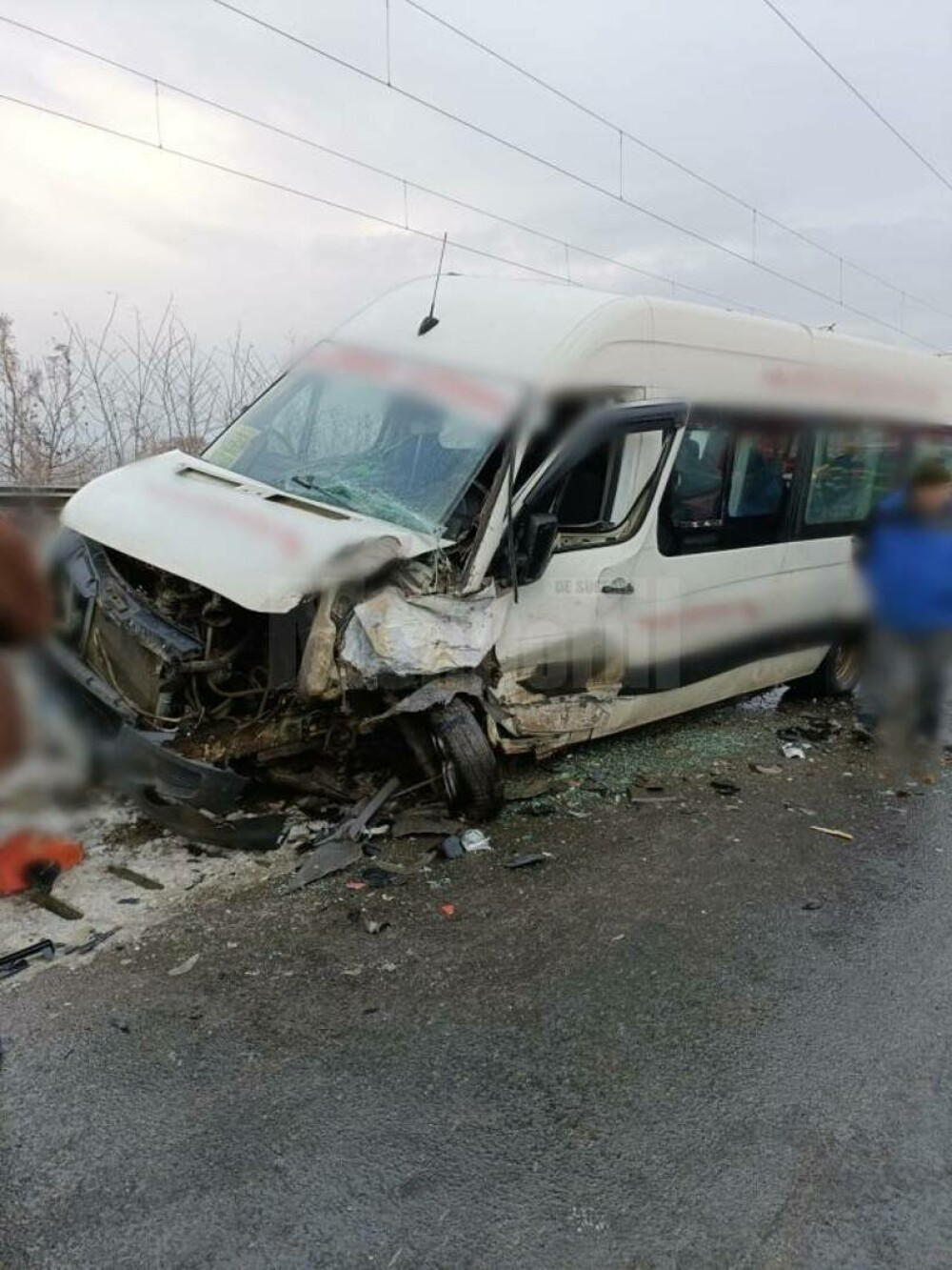 Accident cu 6 victime în Suceava. Un microbuz și o autoutilitară s-au izbit violent | GALERIE FOTO - Imaginea 3