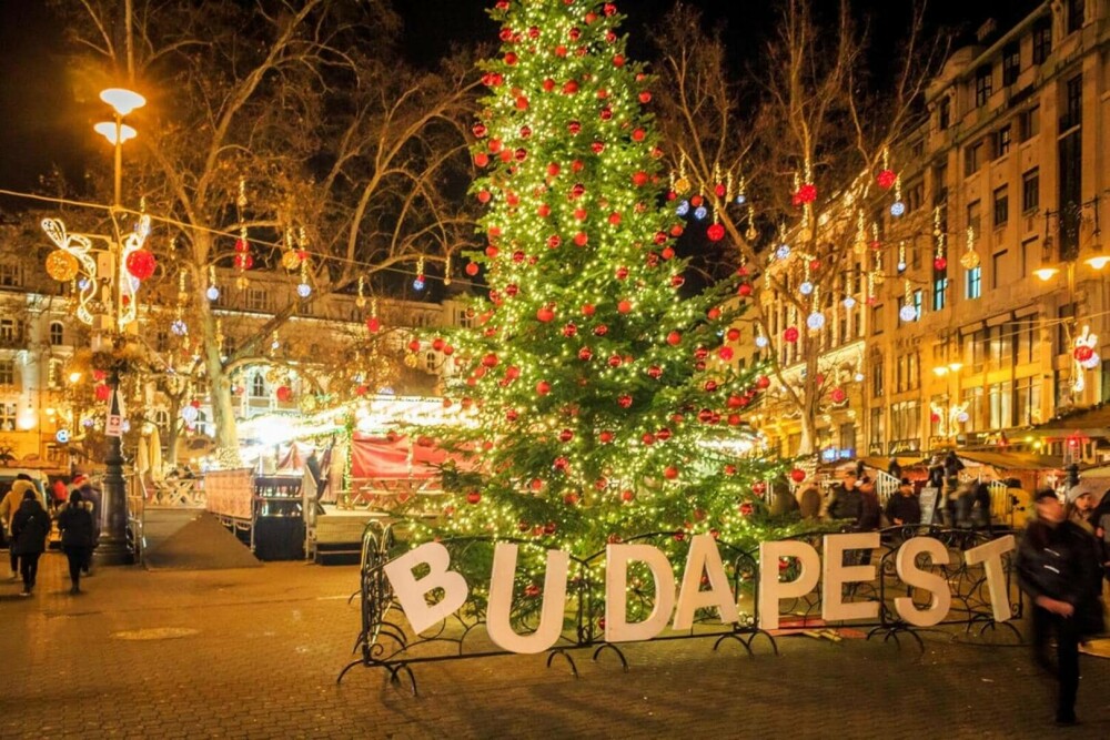 Târgul de Crăciun de la Budapesta. De ce este considerat cel mai frumos din Europa. FOTO - Imaginea 1