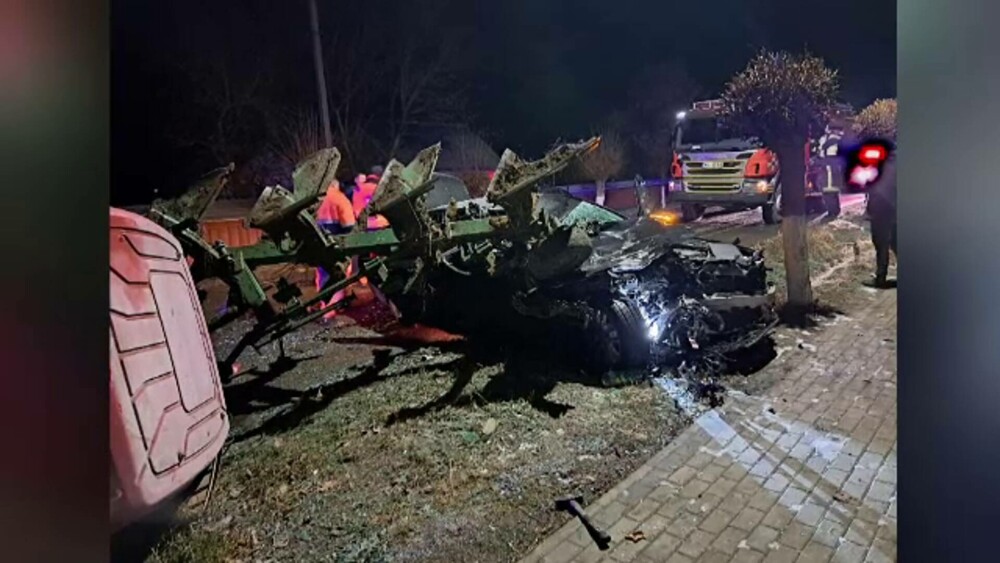 Accident mortal în Suceava, provocat de un șofer beat. Momentul în care se izbește violent de un tractor cu plug | FOTO&VIDEO - Imaginea 5