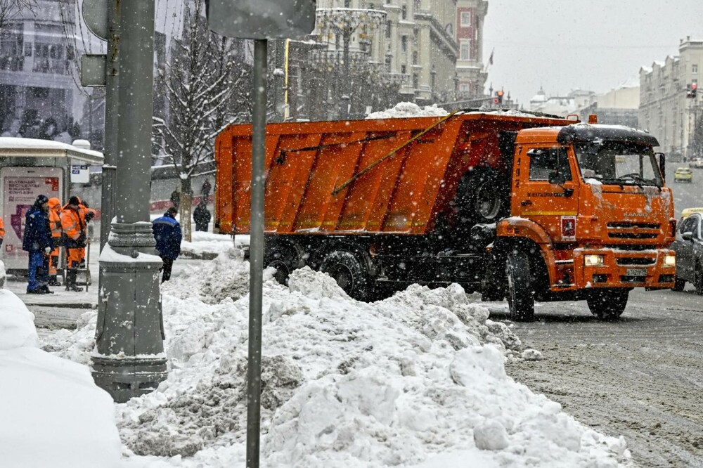 Viscolul a lovit Rusia și a provocat haos pe străzi. Zăpadă de peste 20 de centimetri în Moscova. FOTO - Imaginea 4