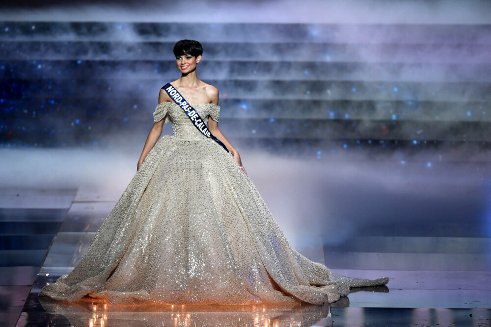 Câștigătoarea Miss Franţa 2024 are părul scurt, o premieră în concurs din 1999 încoace. Cum arată Eve Gilles | GALERIE FOTO - Imaginea 13