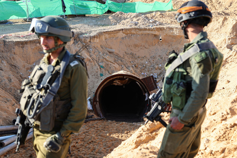 Israelienii au descoperit cel mai mare tunel săpat de Hamas sub Fâșia Gaza. Are 4 km și pot trece mașini prin el. VIDEO - Imaginea 5