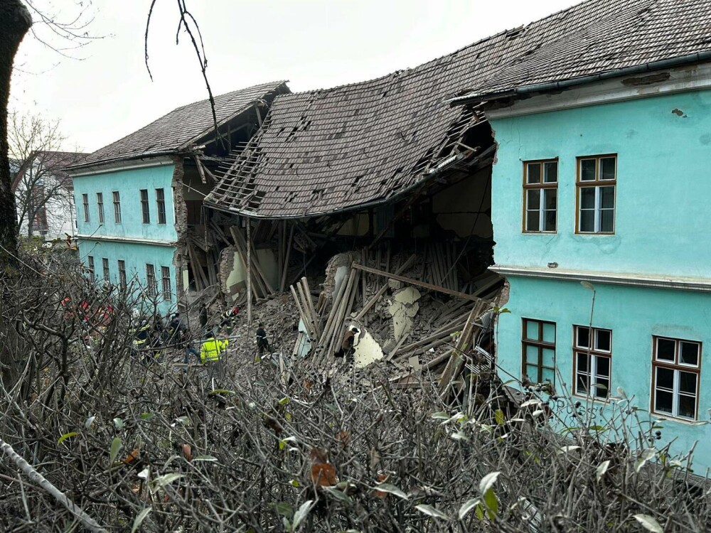 Ministerul Educaţiei: Colegii victimelor de la Odorheiu Secuiesc, preluaţi de familii sau cazaţi la un internat din apropiere - Imaginea 13